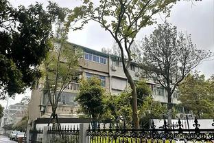 踢出来了？伊兰加战曼联送助攻，被换下时向球迷示意、手指队徽